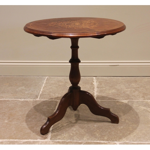 1117 - An Edwardian walnut tripod lamp/occasional table, the segmented veneer top centred with boxwood foli... 