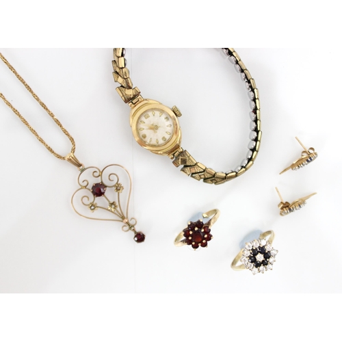 261 - A selection of jewellery, including an Edwardian style garnet and seed pearl set necklace, the openw... 