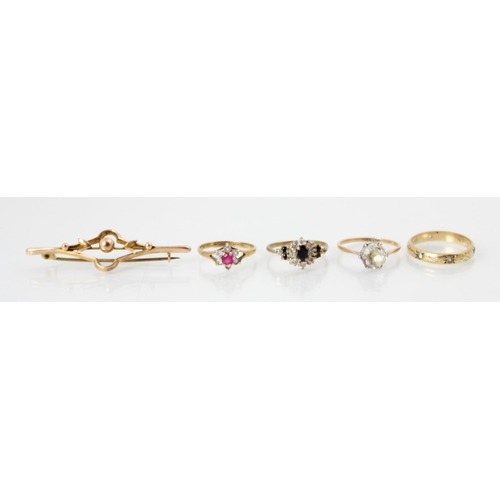 267 - A selection of jewellery, including a Victorian style yellow metal bar brooch, of openwork quatrefoi... 