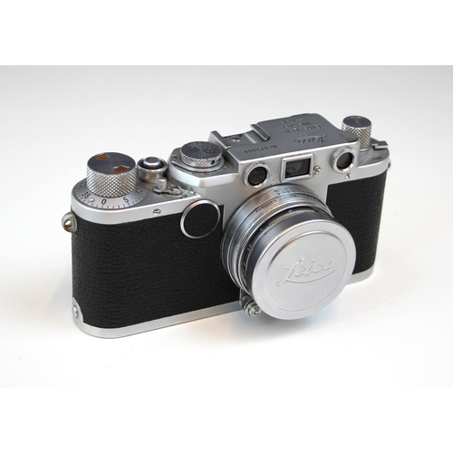 621 - An early Ernst Leitz Wetzlar Leica IIf Rangefinder camera in chrome finish, serial number 571059, ma... 