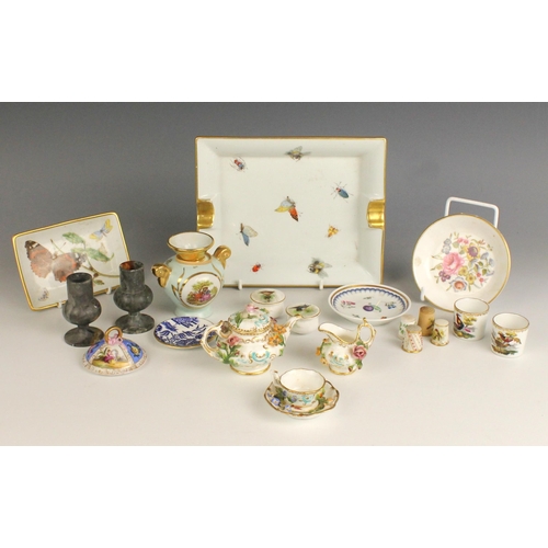 689 - A Coalport Coalbrookdale miniature part tea service, early 19th century, comprising; a teapot and co... 