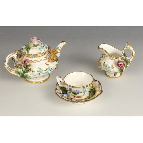 689 - A Coalport Coalbrookdale miniature part tea service, early 19th century, comprising; a teapot and co... 