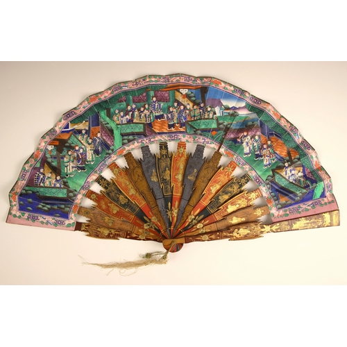 769 - A Chinese Canton fan, 19th century, the leaves polychrome painted with an extensive scene of courtie... 