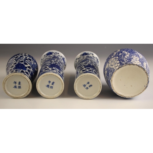 789 - A pair of Chinese porcelain blue and white rouleau vases, 19th century, each of cylindrical form and... 