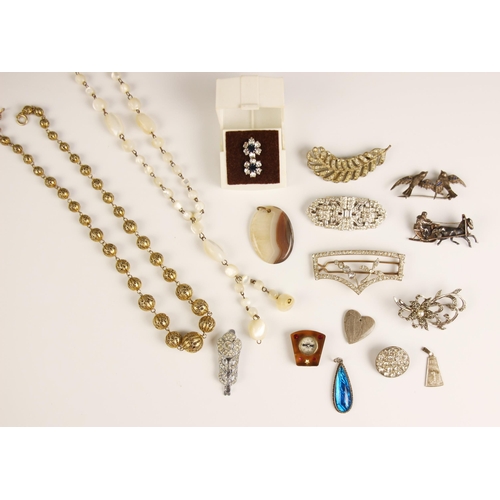 172 - A selection of costume and other jewellery, to include a Russian style brooch a horse drawn sleigh i... 