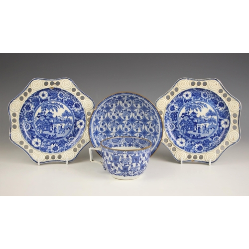 663 - A pair of English blue and white transfer printed plates, early 19th century, possibly by John Roger... 