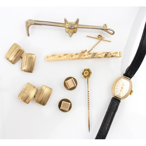 187 - A selection of jewellery, including a tie pin with engraved detailing to front, stamped 750 to rever... 