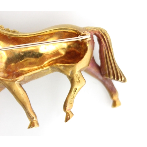 214 - An 18ct yellow horse brooch, the realistically modelled horse striding out with matte detailed body,... 