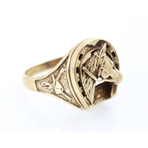 215 - A 9ct yellow gold ring, the head of the ring modelled as a  horseshoe with horse head detail to cent... 