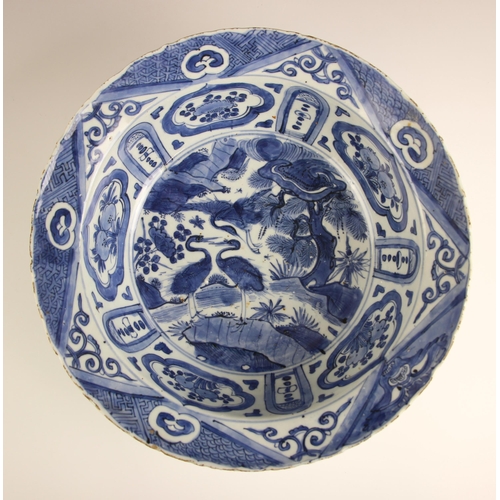 786 - A Chinese Kraak porcelain blue and white bowl, Wanli Period (1572–1620), the bowl of circular form i... 