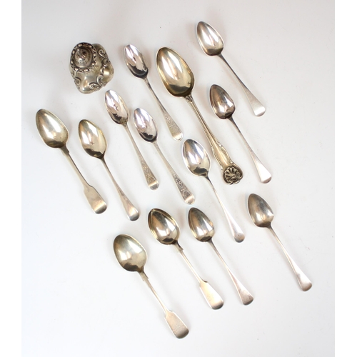 87 - A selection of silver items, to include an Edwardian silver pepperette, possibly Isadore Leapman, Bi... 