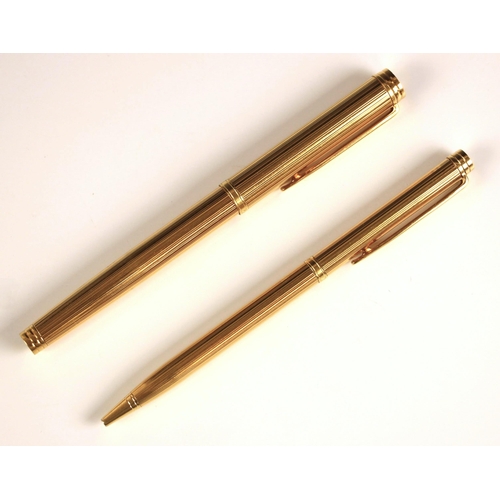 324 - A gold plated Waterman 'Gentleman' fountain pen, the ribbed case with press cap covering 18ct nib, 1... 