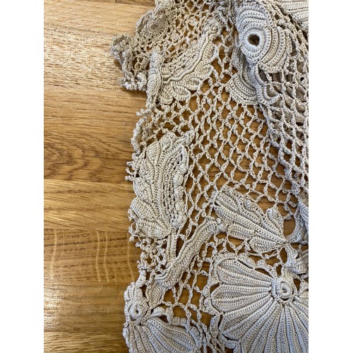 919 - An early 20th century crochet dress, the blonde crochet dress in two pieces formed as a sleeveless b... 