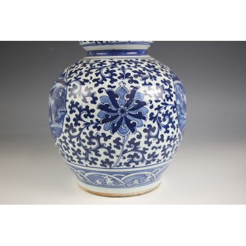 788 - A large Chinese porcelain blue and white double gourd vase, 19th century, the lower body decorated w... 