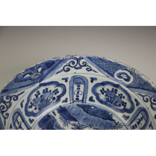 786 - A Chinese Kraak porcelain blue and white bowl, Wanli Period (1572–1620), the bowl of circular form i... 