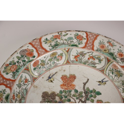 787 - A Chinese porcelain famille verte shallow bowl, Kangxi (1662-1722), the circular bowl centrally deco... 