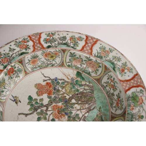 787 - A Chinese porcelain famille verte shallow bowl, Kangxi (1662-1722), the circular bowl centrally deco... 