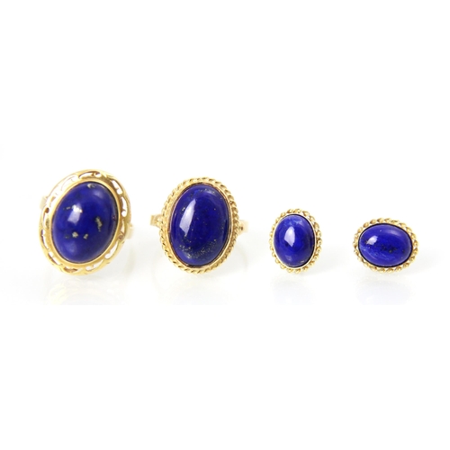 191 - A suite of lapis lazuli coloured jewellery, including two cabochon dress rings within yellow metal m... 