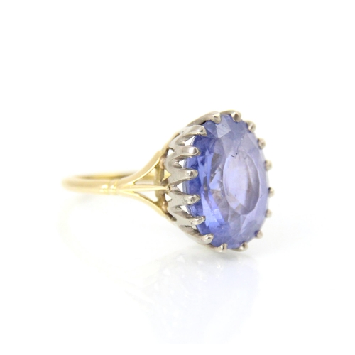 256 - An early 20th century style untested sapphire ring, the oval cut blue stone in white metal claw sett... 