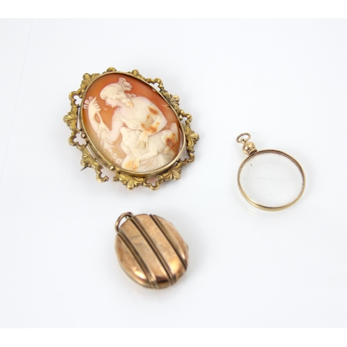 291 - A selection of three yellow metal items of jewellery, to include a yellow metal locket, with rope tw... 