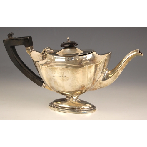 80 - A George V silver teapot, S Blanckensee and Son Ltd, Birmingham 1920, of plain polished and cusped f... 