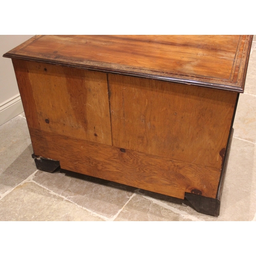 926 - A George III mahogany kneehole desk, the moulded crossbanded top above a pair of oak lined frieze dr... 