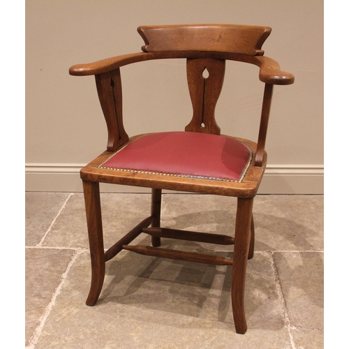 1046 - An Arts & Crafts oak desk chair, early 20th century, the horse shoe shaped top rail upon three splat... 