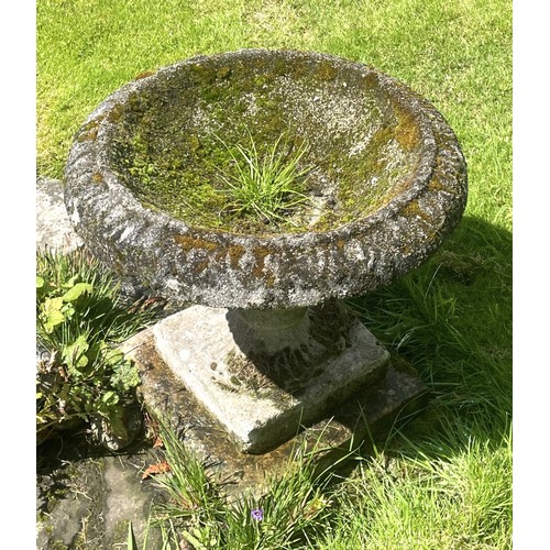 861 - A pair of Haddonstone type compressed Campana shaped garden urns, 40cm H x 48cm D (2)