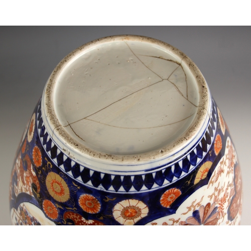 604 - A large Japanese Imari temple jar, Meiji period (1868-1912), the large baluster shaped vase decorate... 