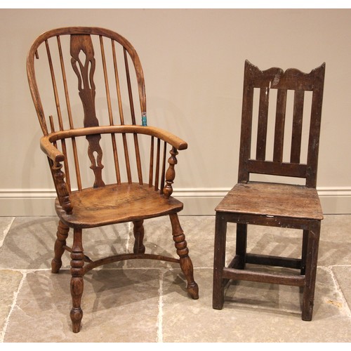 970 - An early 19th century ash and elm Windsor chair, the hoop back with a central pierced splat over a s... 