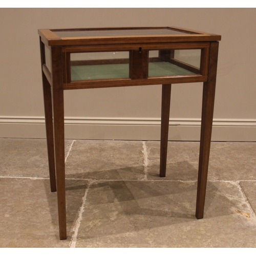 1051 - An Edwardian mahogany bijouterie table, opening to a lined interior, outlined with boxwood stringing... 