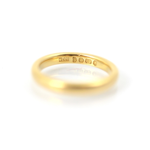 252 - A 22ct yellow gold wedding band, stamped 'ACCo' London 1948, ring size J, 5gms