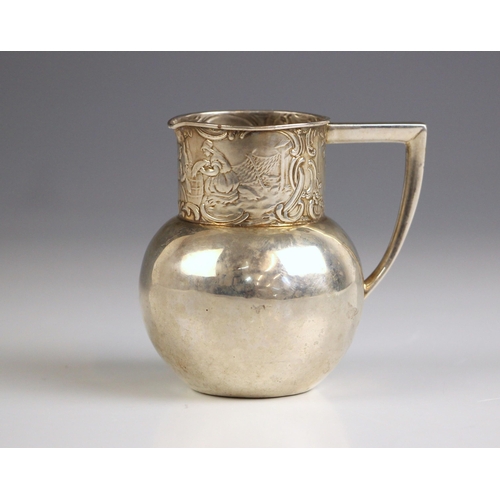 27 - An Edwardian silver cream jug, with import marks for B Muller and Son, Chester 1900, the angular han... 