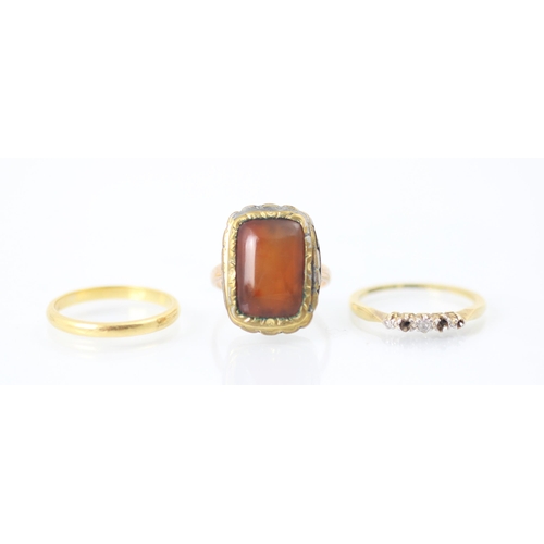 326 - A selection of jewellery, including a yellow gold 22ct wedding band, stamped London 1940, ring size ... 