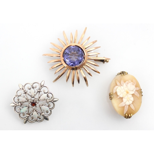 356 - A selection of yellow metal jewellery, including a suite of amethyst coloured stone set jewellery, c... 