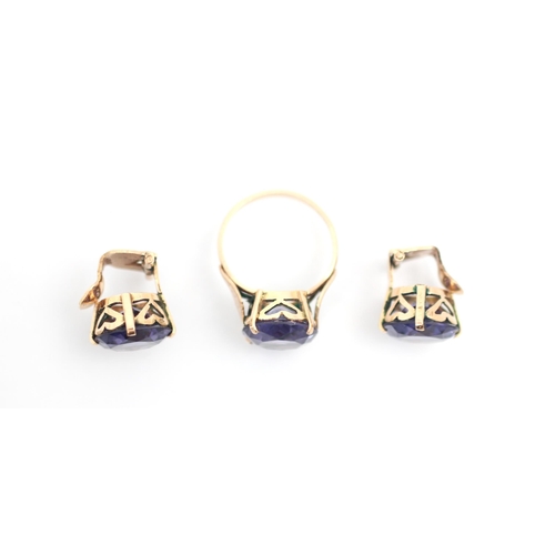 356 - A selection of yellow metal jewellery, including a suite of amethyst coloured stone set jewellery, c... 