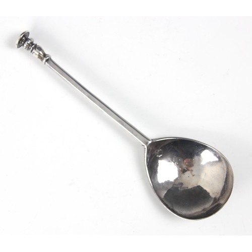 64 - A James I silver spoon, London 1605, the fig shaped bowl with initial 'MD' to reverse, leading to pl... 