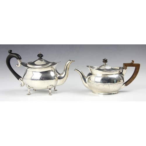 91 - An Edwardian silver teapot, Walker and Hall, Birmingham 1900, the shaped rim about plain polished bo... 