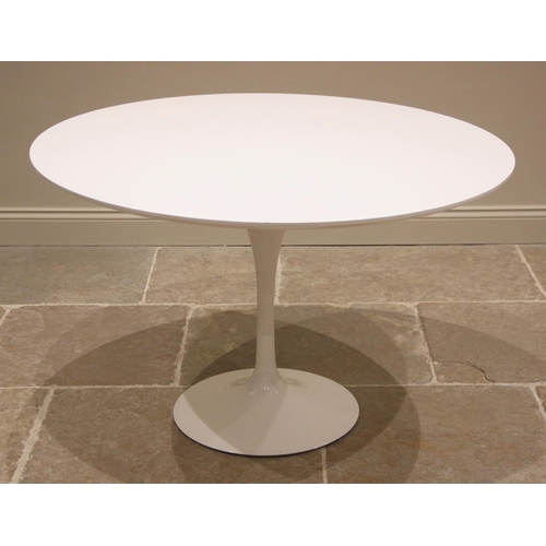 1082 - A white 'tulip' table after a design by Eero Saarinen, made by Drudi, mid to late 20th century, the ... 