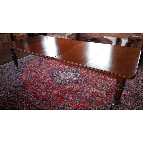 1005 - Victorian mahogany extending dining table, with three additional leaves, the rectangular moulded top... 