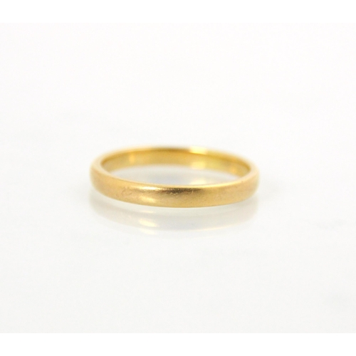 123 - A 22ct yellow gold wedding band, stamped 'DTN' Birmingham 1991, ring size Q 1/2, 3.9gms