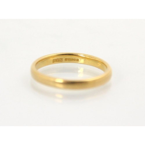 123 - A 22ct yellow gold wedding band, stamped 'DTN' Birmingham 1991, ring size Q 1/2, 3.9gms