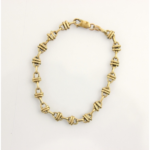 124 - A 9ct yellow gold bracelet, the oval trace link chain with double link detail and lobster snap faste... 