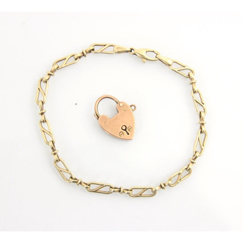 156 - A 9ct yellow gold bracelet, the fancy oval links to central detail, with lobster fastener, stamped '... 
