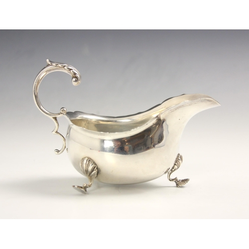 27 - A George V silver sauce boat, Horace Woodward & Co Ltd, London 1914, the acanthus capped flying hand... 