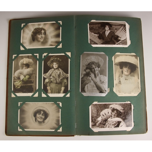 486 - A collection of over five hundred Edwardian era postcards to four Art Nouveau albums, to include Fre... 