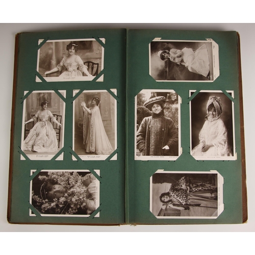 486 - A collection of over five hundred Edwardian era postcards to four Art Nouveau albums, to include Fre... 