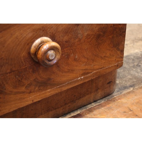 826 - A Victorian mahogany chest of drawers, the rectangular top with rounded front corners over two short... 