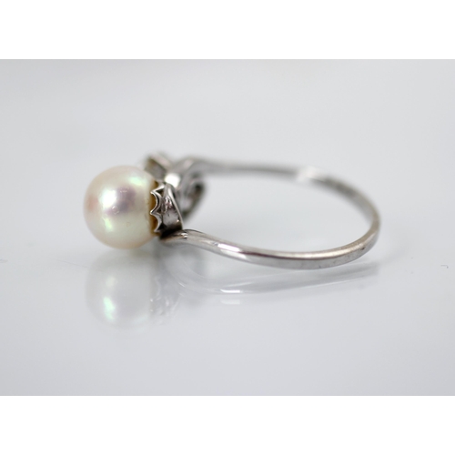 246 - A mid 20th century diamond and untested pearl ‘toi et moi’ the transitional diamond set in white met... 