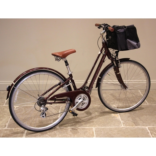 865 - A Liv 'Flourish' LV2 21 speed ladies touring bicycle, with Shimano gears and front basket, height fr... 